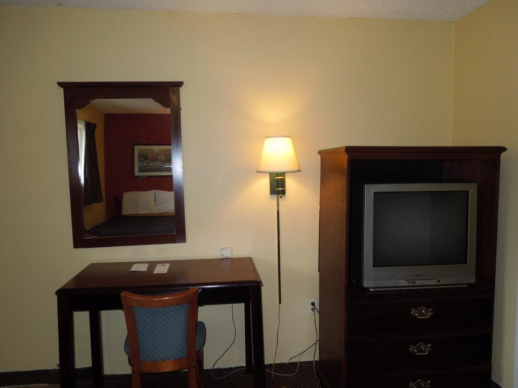 Red Carpet Inn - Allentown Bagian luar foto